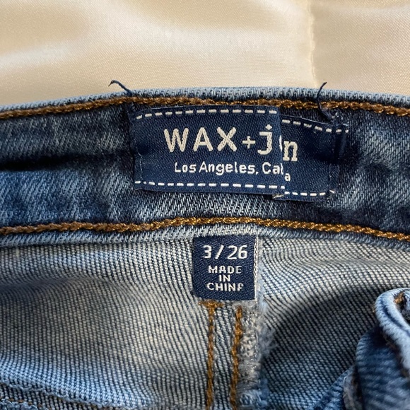 Blue Jeans Distressed - Picture 3 of 6